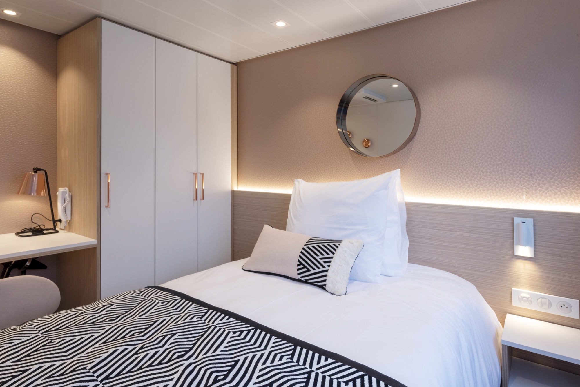 CroisiEurope MS Renoir Single Cabin 1.jpg